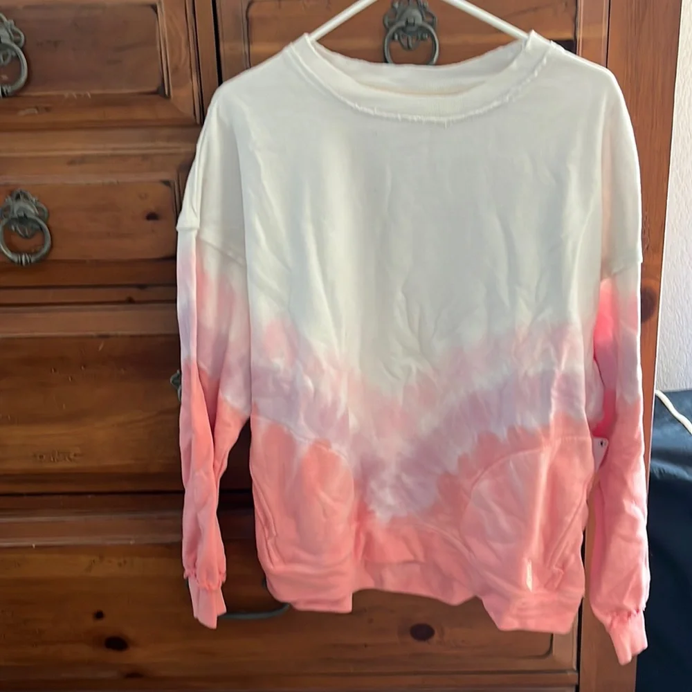 NWT Free People Movement Women’s papaya punch ombré sweatshirt.